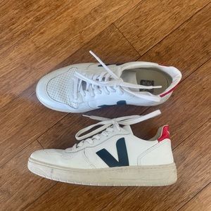 Veja V-10 Sneaker - Size 40 (Women’s 9)